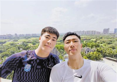 被两个男人3p舒服